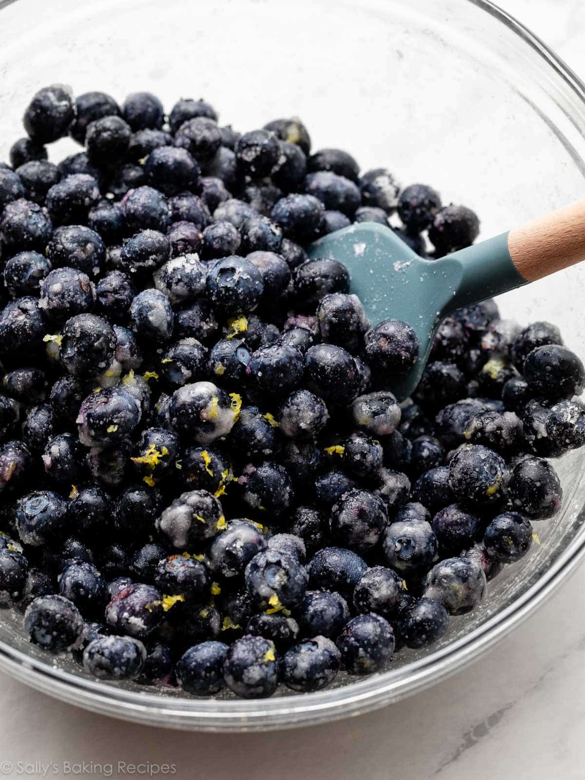 blueberries in glass bowl.