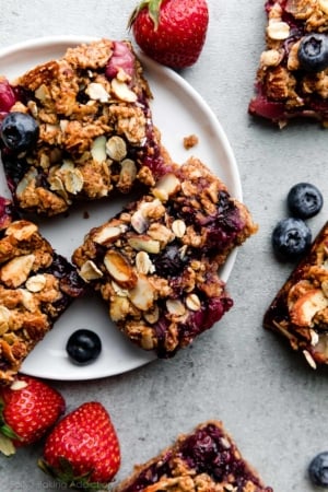 healthy berry oat streusel bars