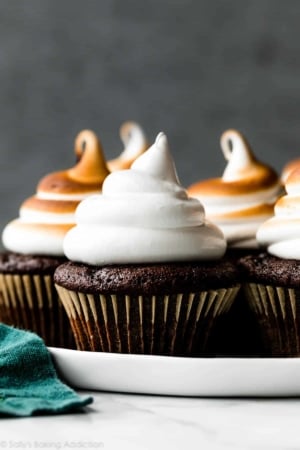 marshmallow creme frosting on chocolate cupcakes