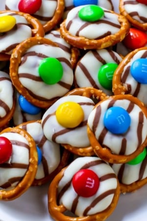 pretzel M&M hugs