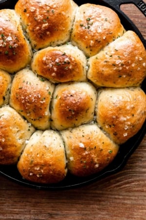 rosemary garlic dinner rolls in cast iron skillet