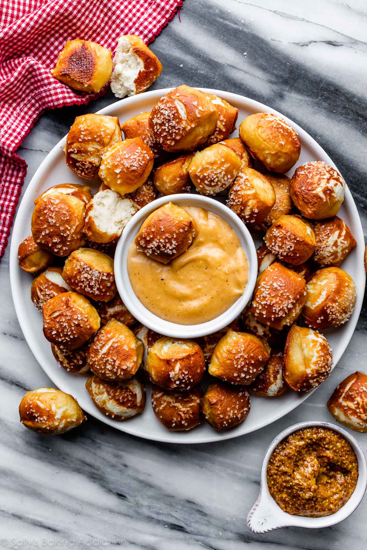 soft pretzel bites with cheese sauce