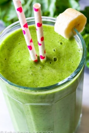 tropikale energy smoothie in a glass with straws